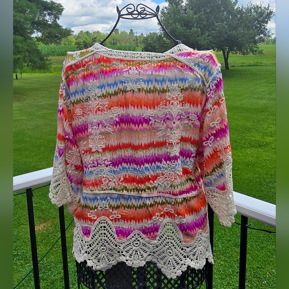 Democracy V-Notch Neck Peplum Crochet Printed Woven top, S, EUC - Picture 6 of 11